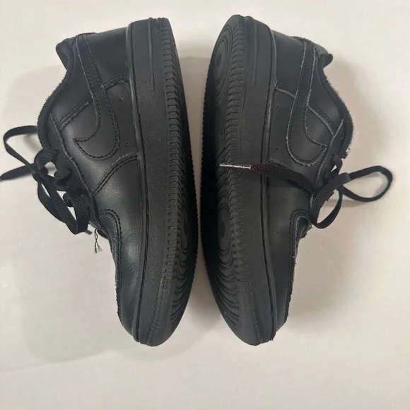 Nike Air Force 1 black low top sneakers boys size 13 - Picture 2 of 7
